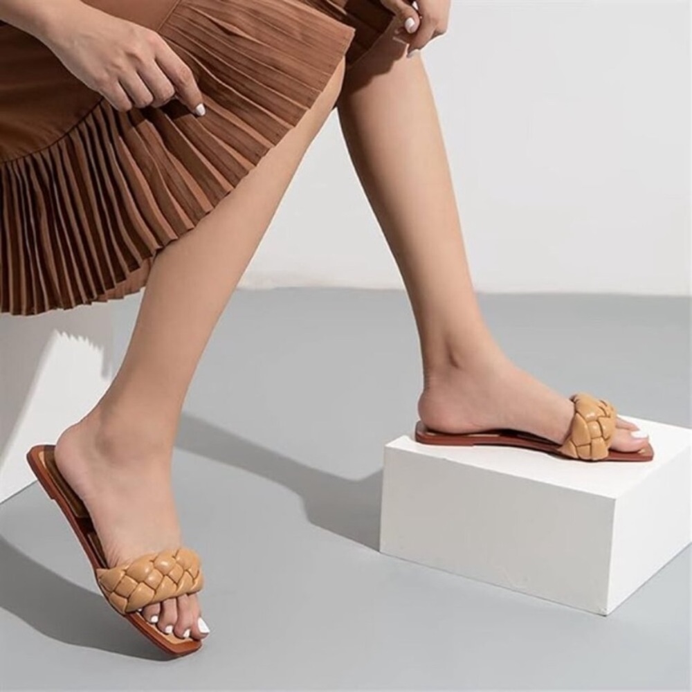 🪸🪸 Creamy coral woven flats multiple sizes avail - Picture 9 of 9
